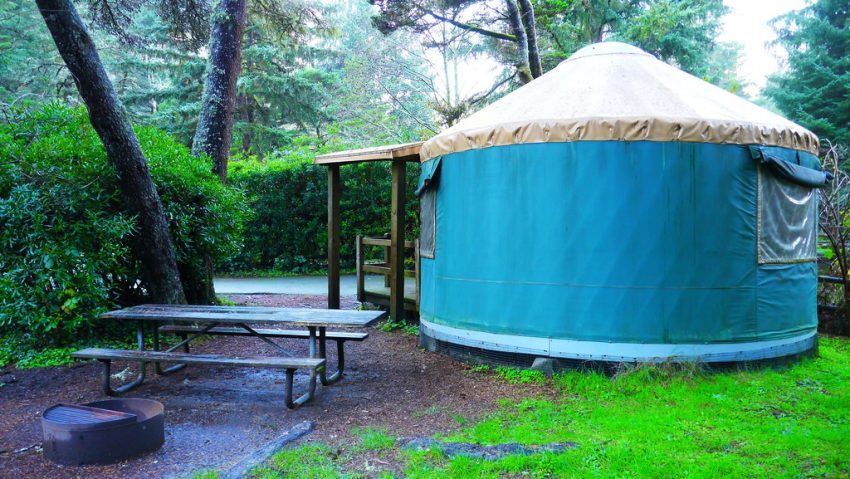 Beach Camping Checklist for Shade Sand and Wind