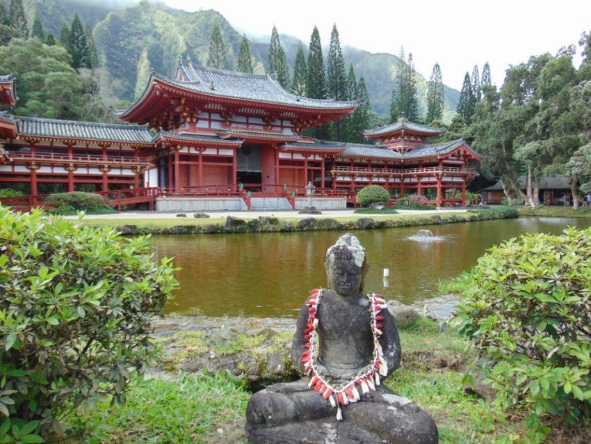 A Walk Through The Byodo-In Temple A Walk Through The Byodo-In Temple