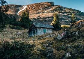 Hut-to-Hut Hiking Trips: Routes, Hut Bookings and Packing