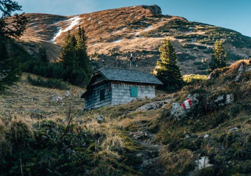 Hut-to-Hut Hiking Trips: Routes, Hut Bookings and Packing