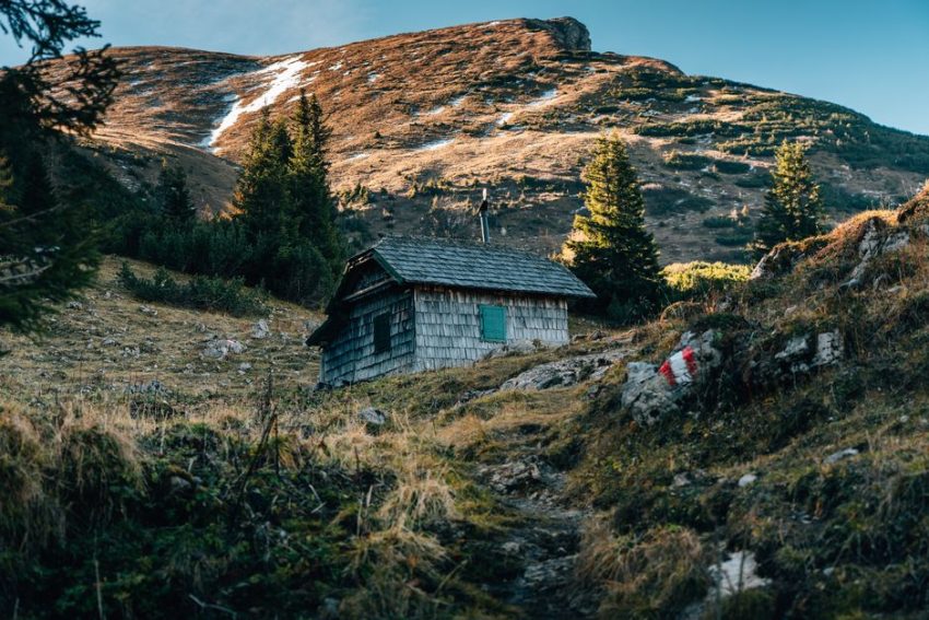Hut-to-Hut Hiking Trips: Routes, Hut Bookings and Packing